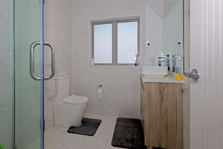 Photo of property in 43c Border Road, Henderson, Auckland, 0612