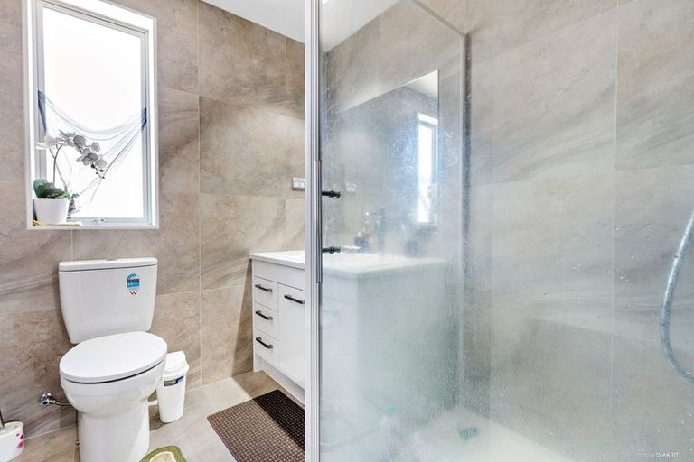 Photo of property in 9 Taupinga Way, Takanini, 2112