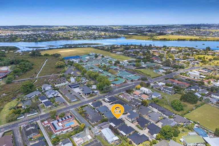 Photo of property in 8 Waitaha Close, Orewa, 0931