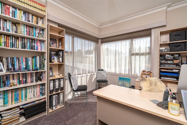 Photo of property in 6 Essex Street, Balclutha, 9230