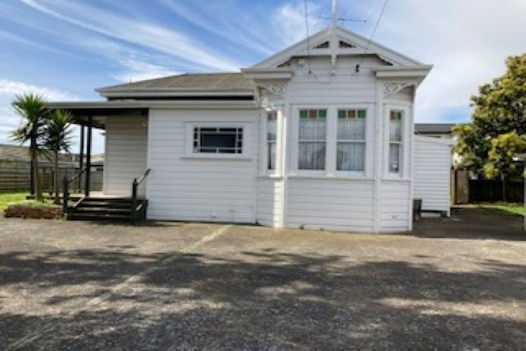 Photo of property in 123 Russell Road, Manurewa, Auckland, 2102