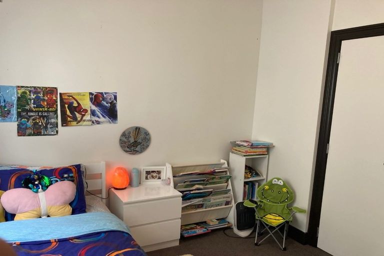 Photo of property in 15 Mills Road, Brooklyn, Wellington, 6021