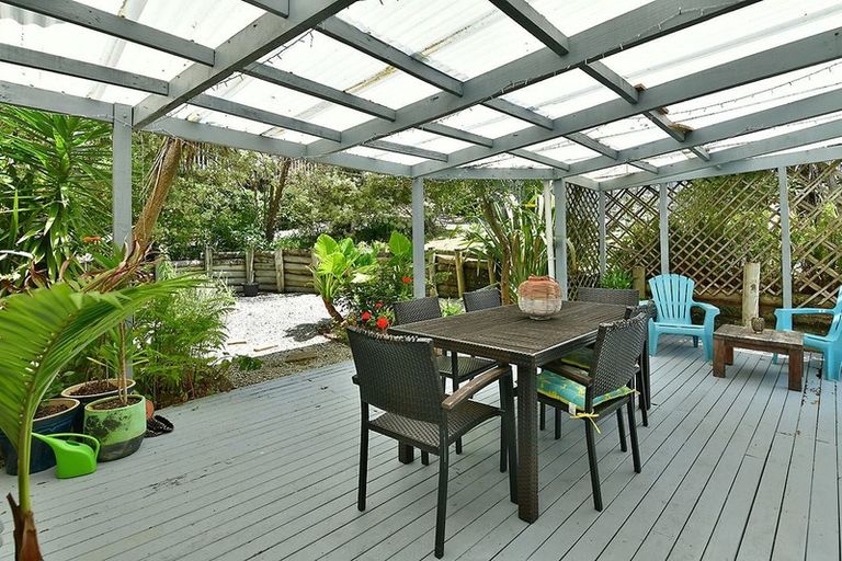 Photo of property in 16 Kenneth Hopper Place, Manly, Whangaparaoa, 0930