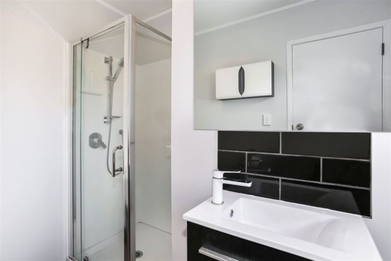 Photo of property in 12c Youngs Road, Papakura, 2110