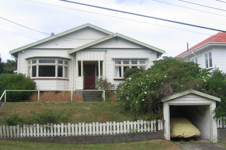 Photo of property in 5 Albemarle Road, Northland, Wellington, 6012
