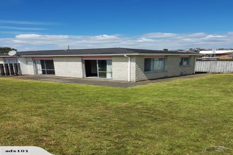 Photo of property in 30a Simons Street, Moturoa, New Plymouth, 4310