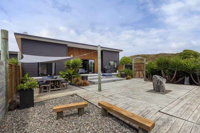 Photo of property in 7 Strathnaver Drive, Waikawa Beach, Manakau, 5573