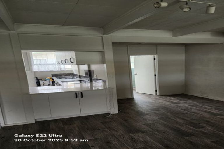 Photo of property in 2/52 Glen Road, Ranui, Auckland, 0612