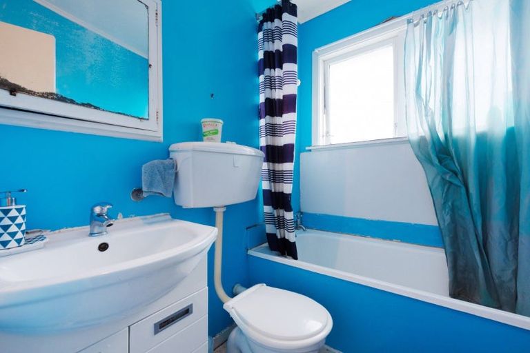 Photo of property in 5/139 Queens Drive, Lyall Bay, Wellington, 6022