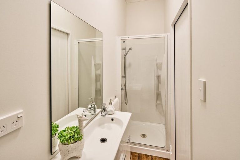 Photo of property in 32 Maarama Crescent, Aro Valley, Wellington, 6021