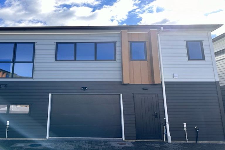 Photo of property in 3/147c Carlisle Road, Northcross, Auckland, 0632