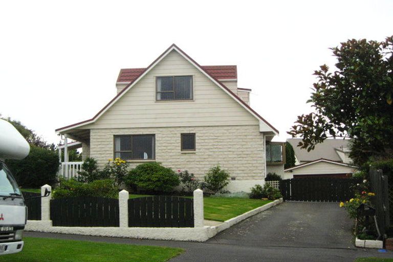 Photo of property in 75 Walton Park Avenue, Fairfield, Dunedin, 9018