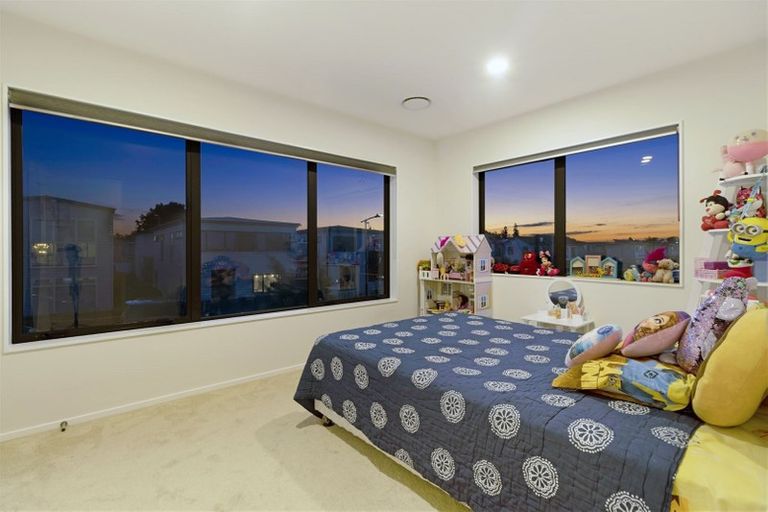 Photo of property in 1 Toanui Road, Hobsonville, Auckland, 0616