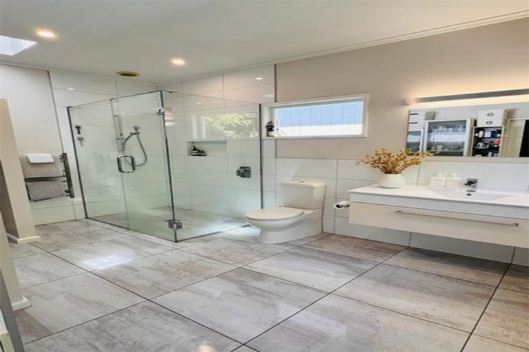 Photo of property in Long Cottage Gallery, 145 Iona Road, Havelock North, 4130