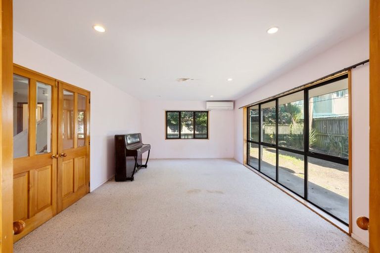 Photo of property in 13 Broadfell Avenue, Avonhead, Christchurch, 8042