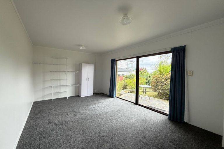 Photo of property in 1/22 Tui Glen Road, Birkenhead, Auckland, 0626