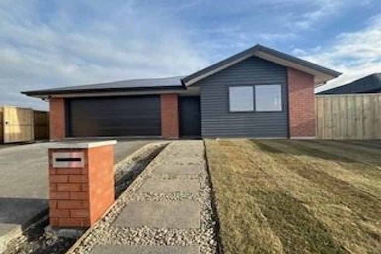 Photo of property in 35 Cousins Street, Woodend, 7691