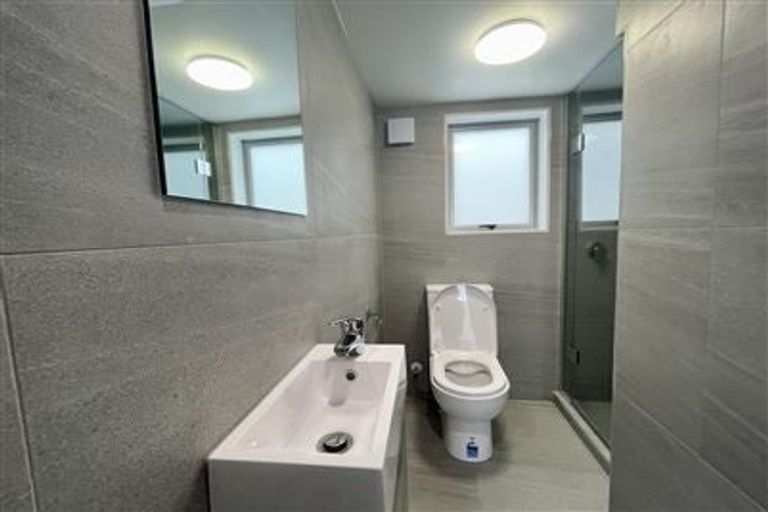 Photo of property in 271c Te Atatu Road, Te Atatu South, Auckland, 0610