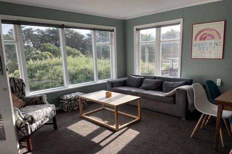 Photo of property in 52 Tutere Street, Waikanae Beach, Waikanae, 5036