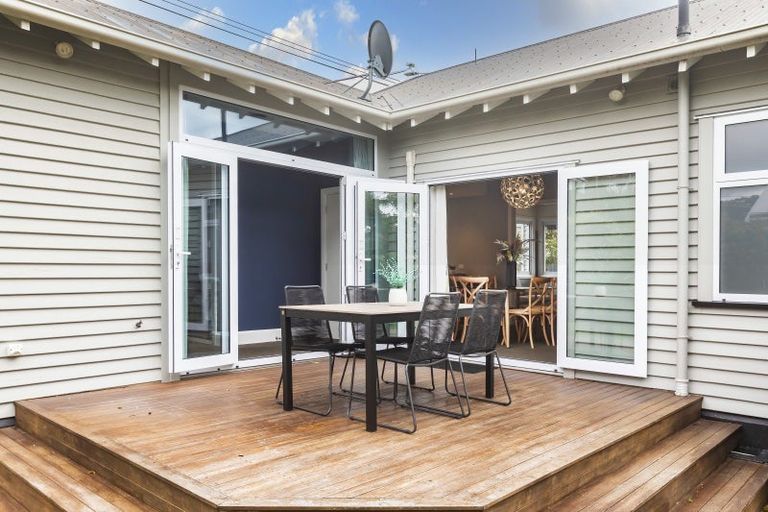 Photo of property in 2 Celia Street, Redcliffs, Christchurch, 8081