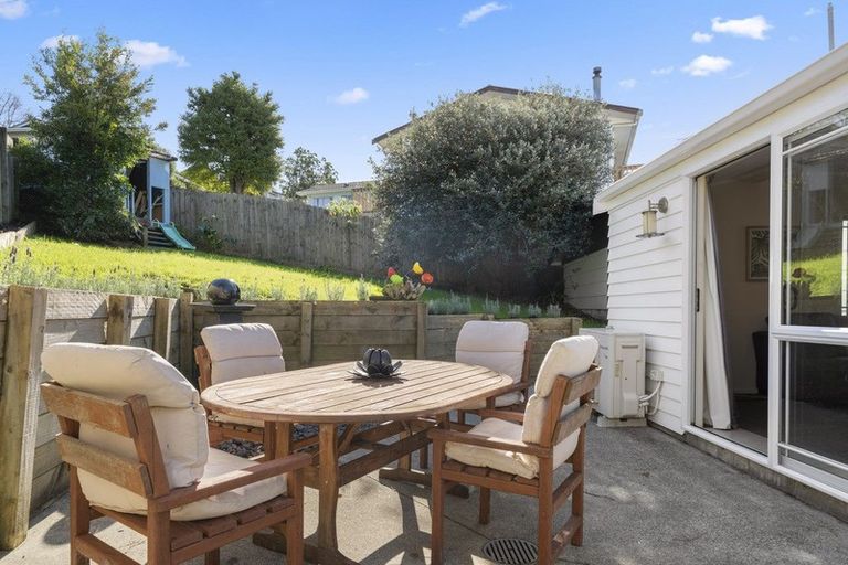 Photo of property in 27a Rotoiti Avenue, Pakuranga Heights, Auckland, 2010