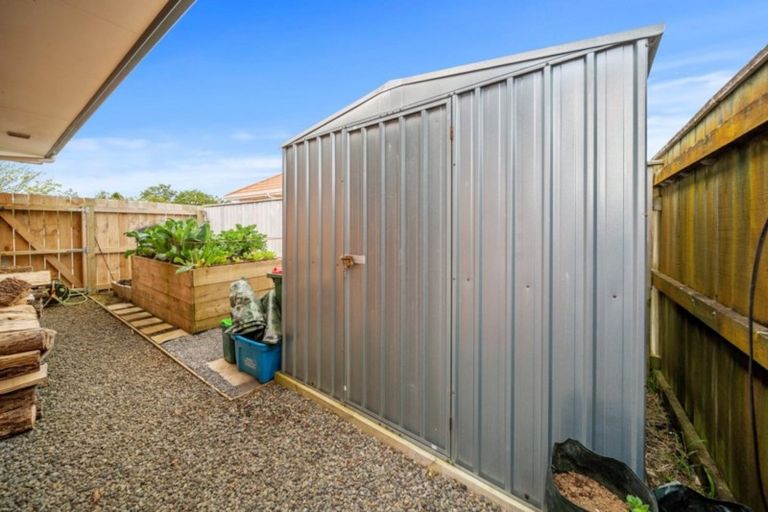 Photo of property in 2/241 Omata Road, Spotswood, New Plymouth, 4310