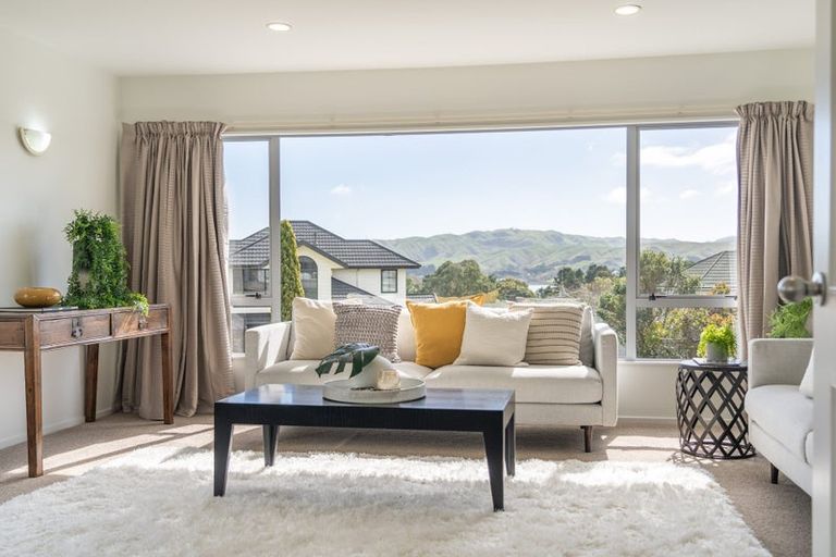 Photo of property in 12 Lanyon Place, Whitby, Porirua, 5024