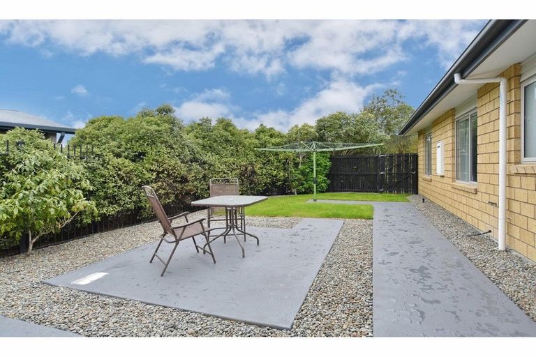 Photo of property in 23 Papaumu Green, Parklands, Christchurch, 8083
