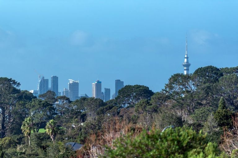 Photo of property in 4 Mosman Place, Chatswood, Auckland, 0626