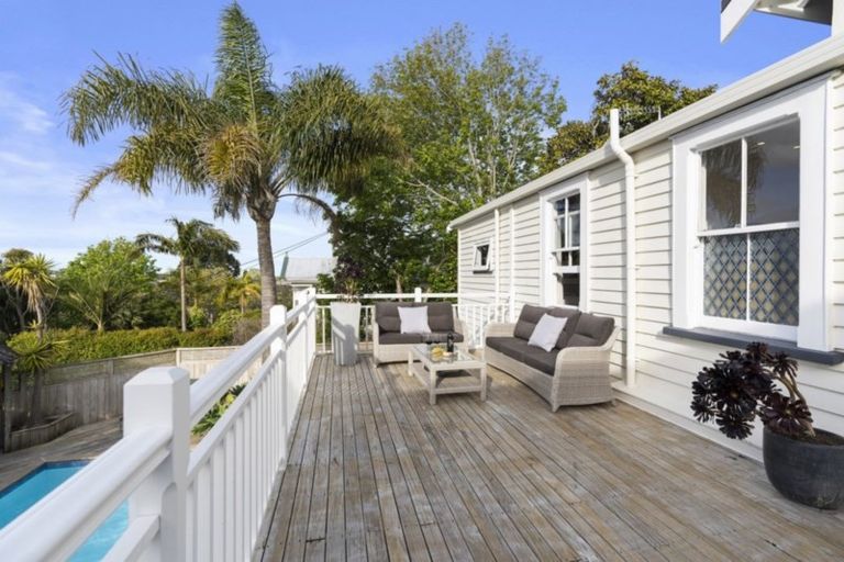 Photo of property in 30 Maritime Terrace, Birkenhead, Auckland, 0626