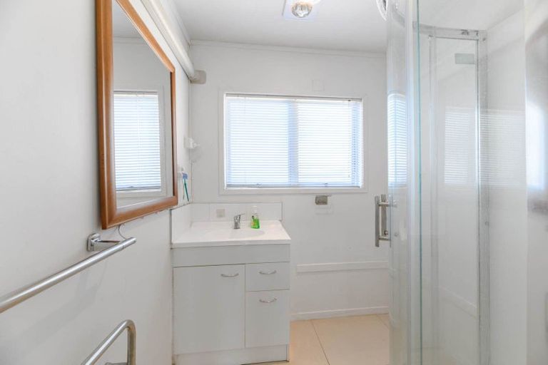 Photo of property in 2/24 Newington Road, Henderson, Auckland, 0612