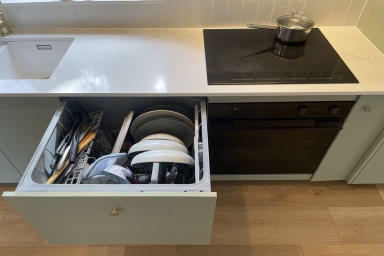 Photo of property in 60 Kauri Point Road, Laingholm, Auckland, 0604