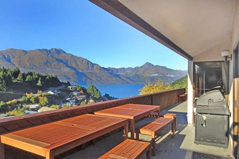 Photo of property in 20 Lochy Road, Fernhill, Queenstown, 9300