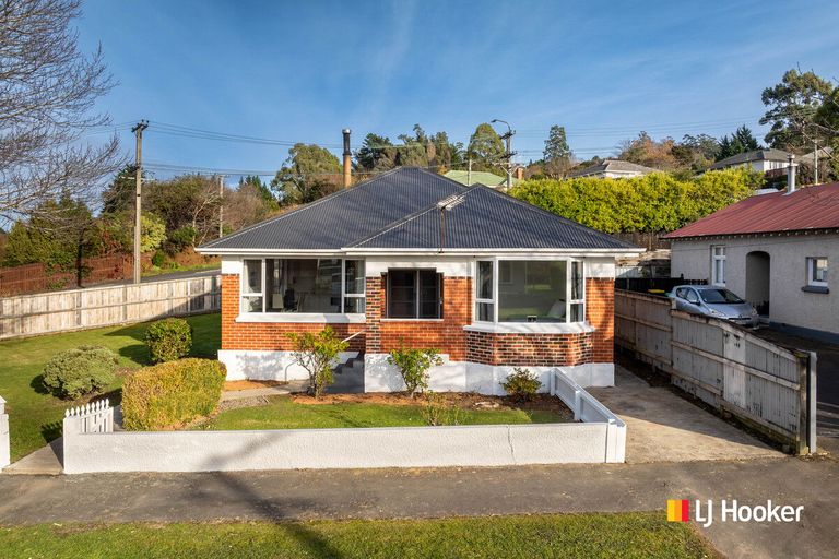 Photo of property in 1 Glenross Street, Glenross, Dunedin, 9011