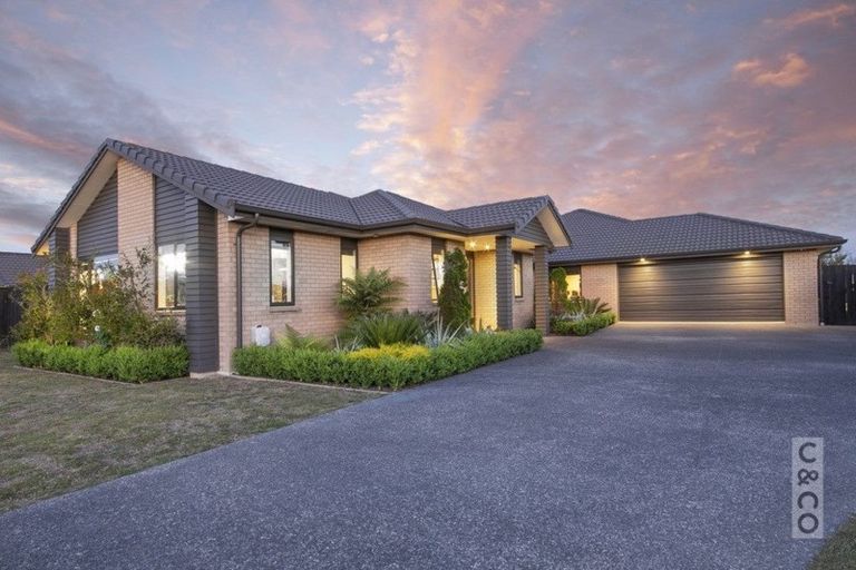 Photo of property in 9 Jelas Drive, Riverhead, 0820