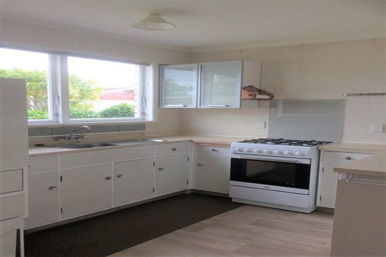 Photo of property in 40 Karaka Crescent, Levin, 5510