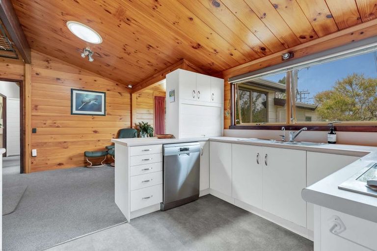 Photo of property in 1 Tupara Crescent, Kawaha Point, Rotorua, 3010