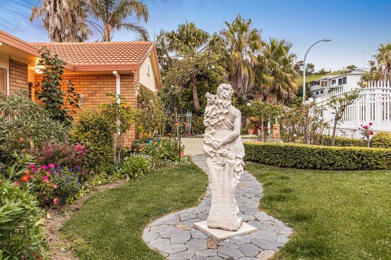 Photo of property in 4 Astor Place, Orewa, 0931