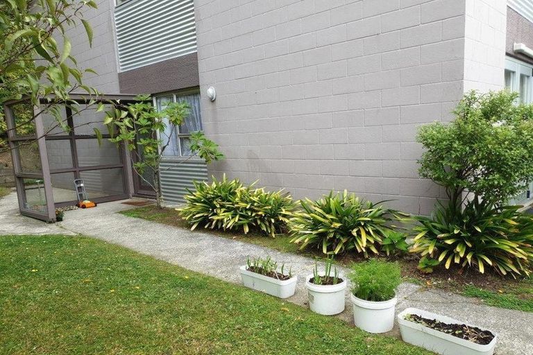 Photo of property in 1/126 Redwood Avenue, Tawa, Wellington, 5028