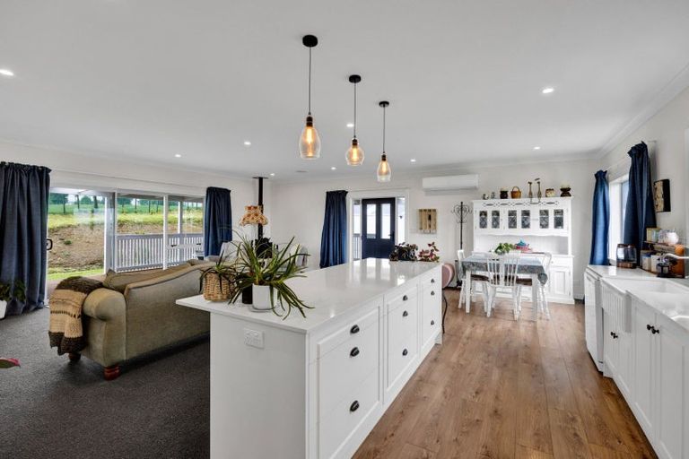 Photo of property in 43a Rawhitiroa Road, Eltham, 4398