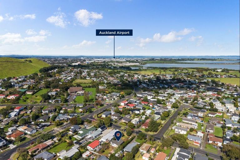 Photo of property in 9 Muir Avenue, Mangere Bridge, Auckland, 2022