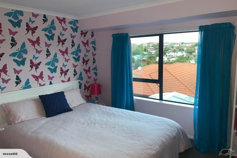 Photo of property in 24 Piper Place, Goodwood Heights, Auckland, 2105