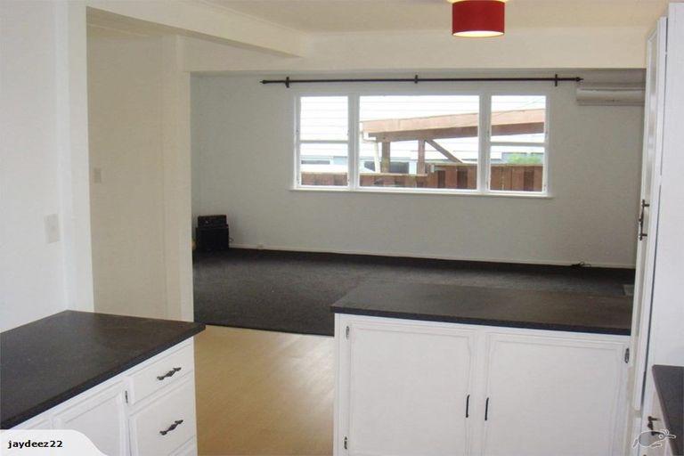 Photo of property in 16 Fitzpatrick Street, Newlands, Wellington, 6037