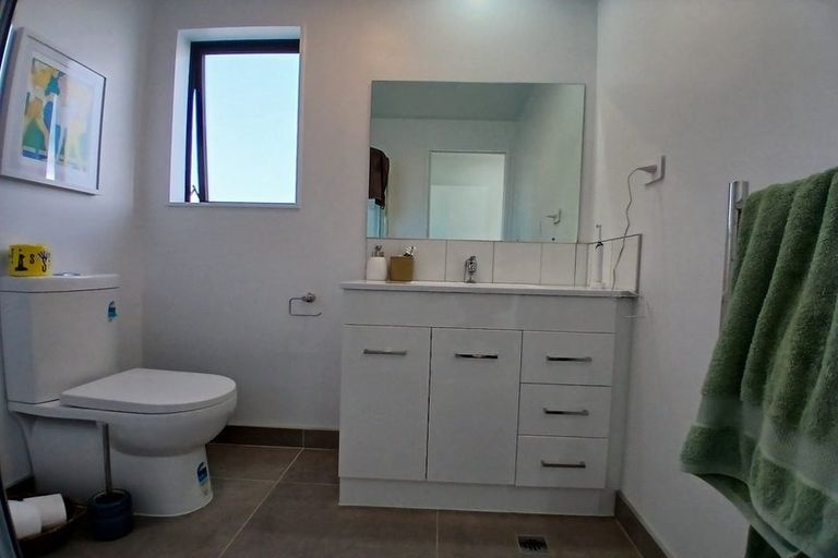 Photo of property in 18 Eileen Newey Place, Henderson, Auckland, 0612