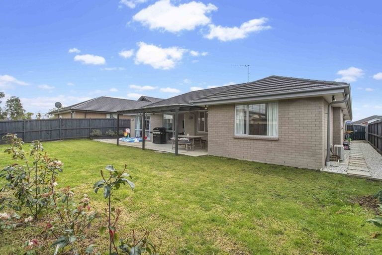 Photo of property in 21 Paso Fino Crescent, Karaka, Papakura, 2113