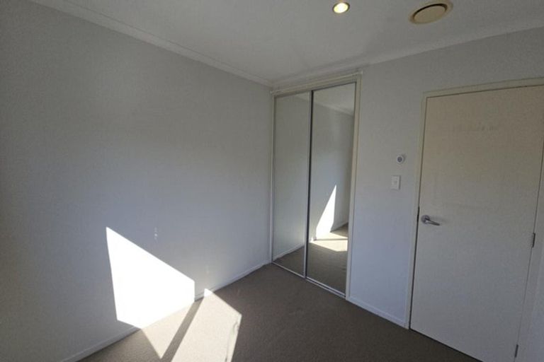 Photo of property in 38 Darren Crescent, Half Moon Bay, Auckland, 2012