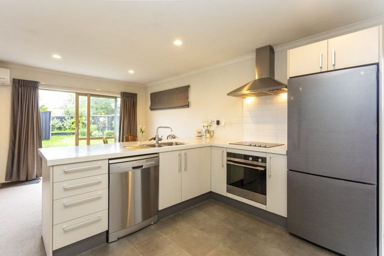 Photo of property in 2/274 Burwood Road, Burwood, Christchurch, 8083