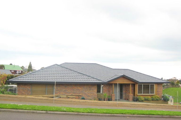 Photo of property in 7 Ashmore Drive, Frankleigh Park, New Plymouth, 4310