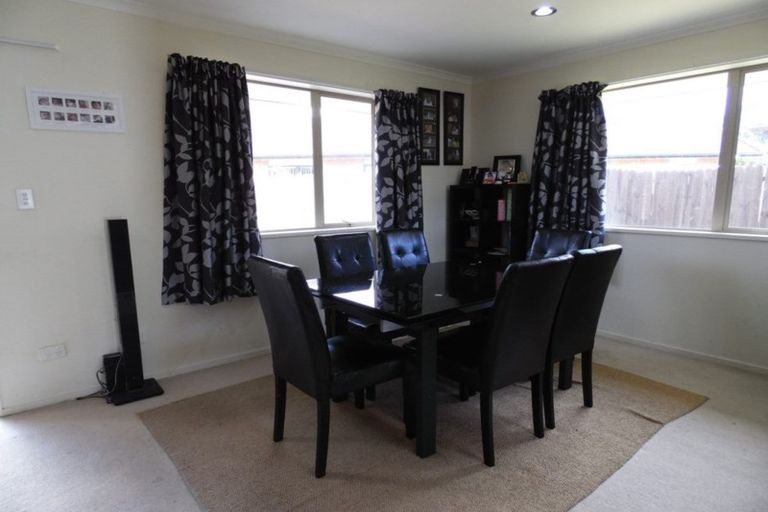 Photo of property in 60 South Kensington Way, Henderson, Auckland, 0612
