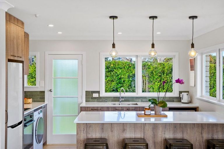 Photo of property in 1/22 Gladys Avenue, Glenfield, Auckland, 0629